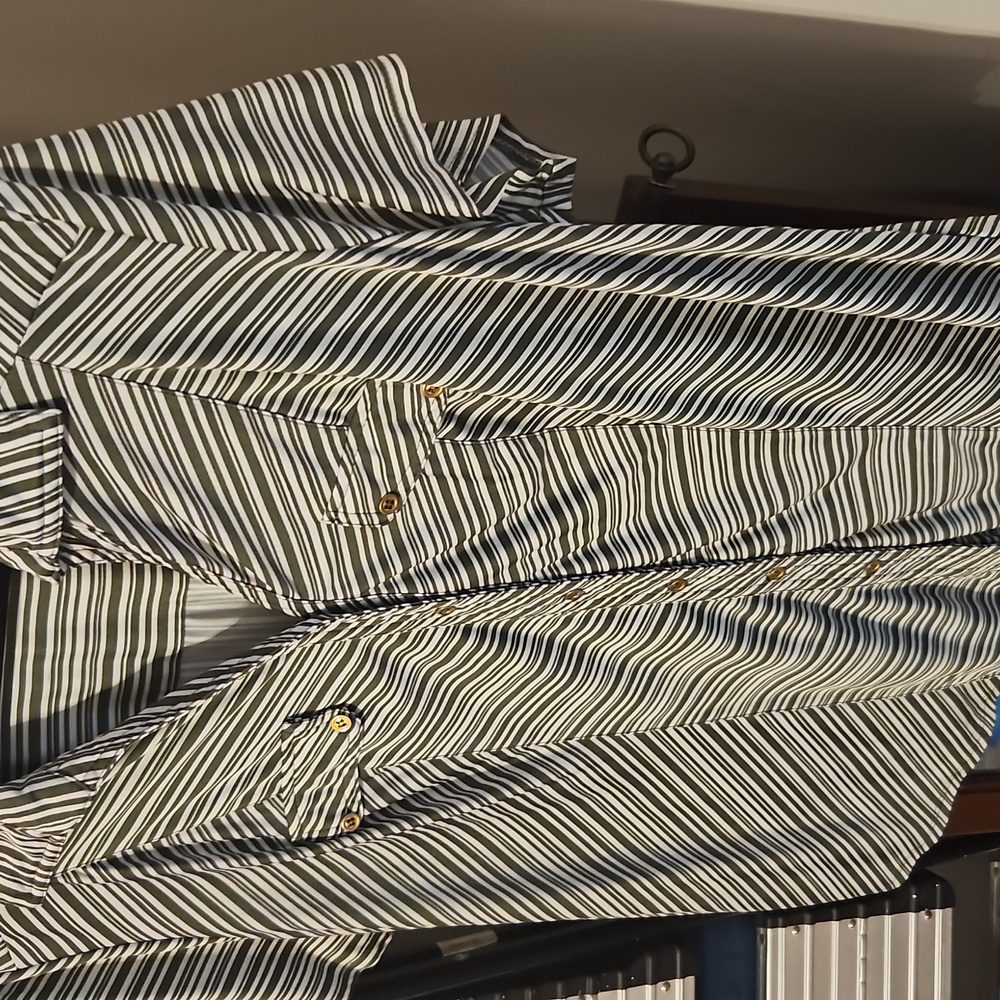 Button‎ down top - Picture 3 of 4